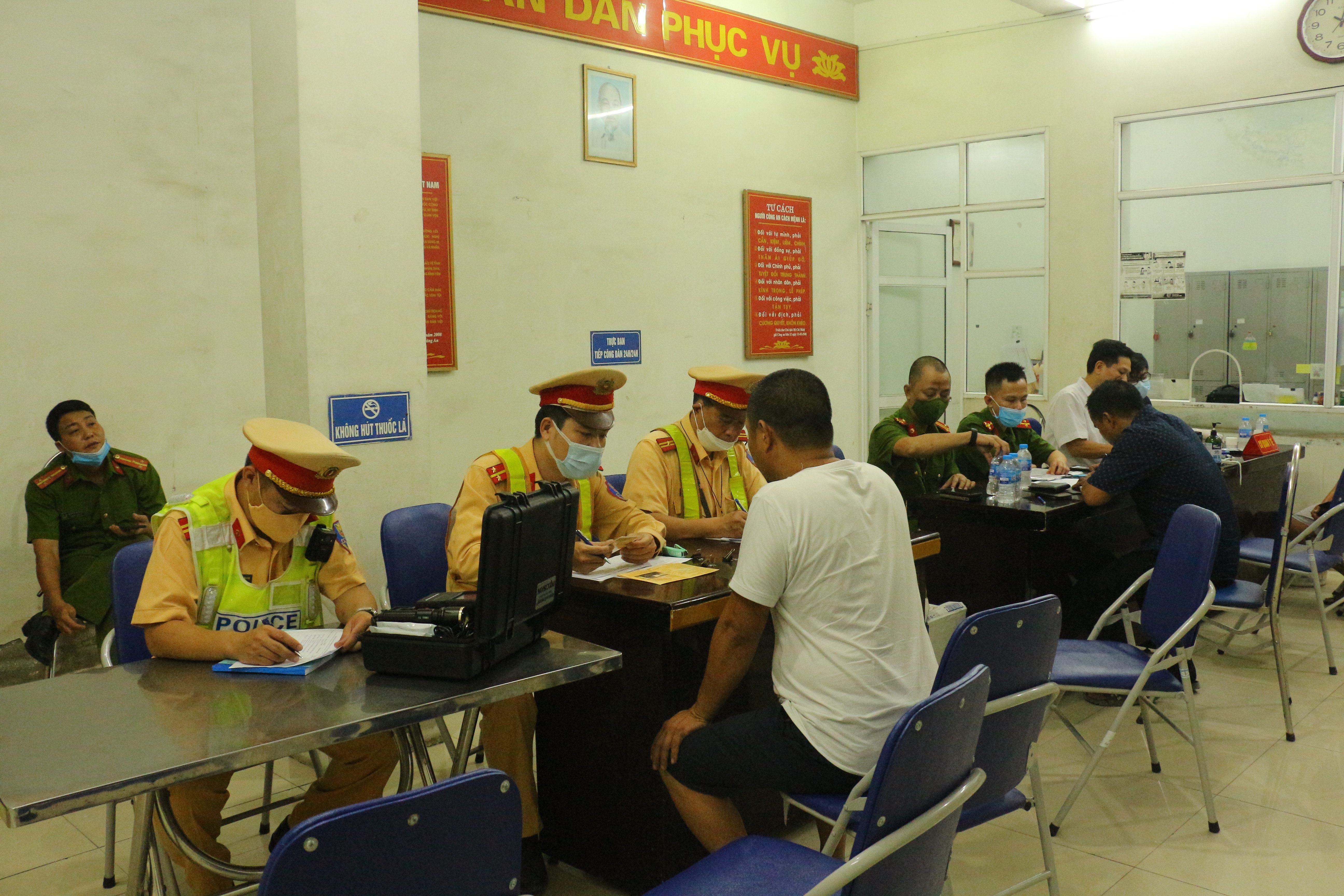 Phát hiện 05 lái xe sử dụng ma túy khi tham gia giao thông